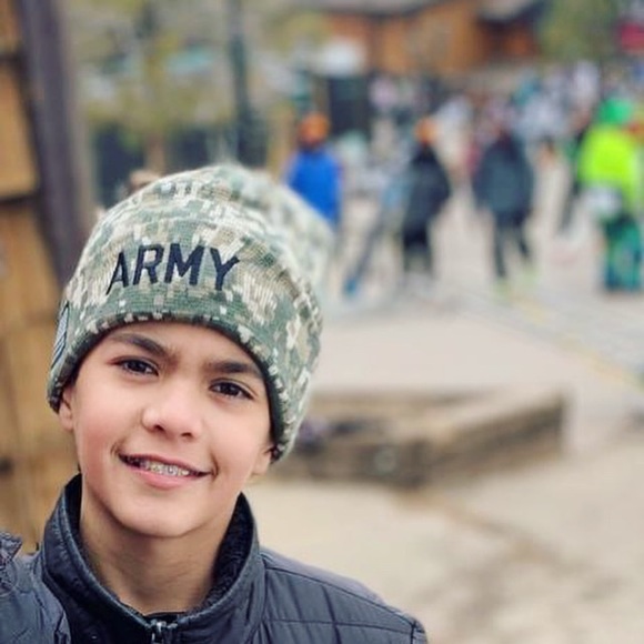 Meet your Posher, Héctor - Picture 1 of 1